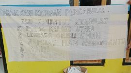 Spanduk Desakan dari Keluarga Korban Kepada Polda Malut, Ombudsman &Komnas HAM
