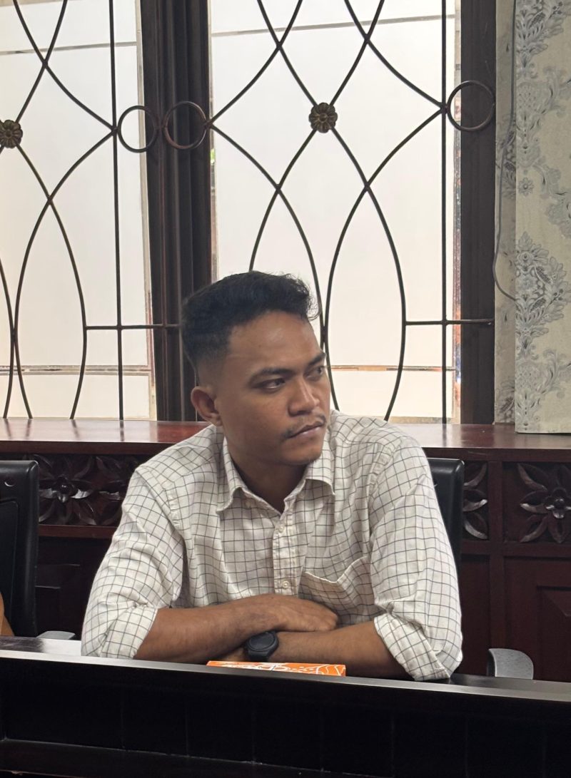 Azis Jainal saat hadiri rapat dengan PT. PLN (Persero) Saketa