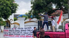 Aksi depan kejaksaan Tinggi Maluku Utara (foto/Az) 