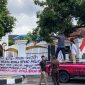 Aksi depan kejaksaan Tinggi Maluku Utara (foto/Az) 