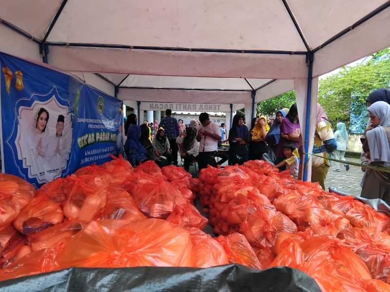 Pemprov Bagikan Sembako 1.170 Paket di Halmahera Selatan, Amasing Kota dan Labuha (Foto/At) 