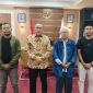 Dok. Sesi Foto saat silaturahmi KB PII Halsel & KB PII Malut, di Ruangan Walikota Ternate Dr. M. Tauhid Soleman Msi (Tengah) Sekertatis Muh. At. Husen (Tengah) Ketua Panitia Irwan Abubakar (kanan) Panitia Armain (Kiri) 