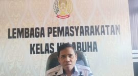 Saat wawancara dengan awak media di Ruang Kalapas Supriyanto (Foto/Wangkep) 