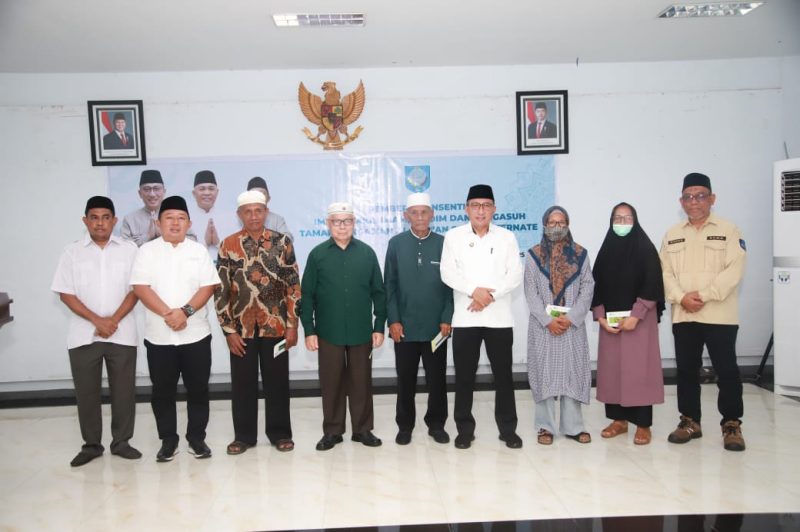 Pembagian intesif Imam Masjid &  Pengasuh TPQ (Foto/nt) 