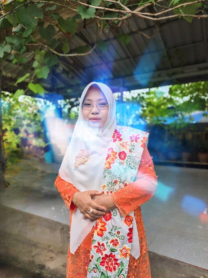Hj. Salma Samad Ketua DPRD Halmahera Selatan