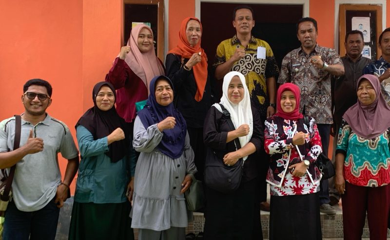 Foto bersama Disperindag dan Pangkalan Minyak Tanah, Kabid Tertibkan Data