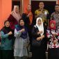 Foto bersama Disperindag dan Pangkalan Minyak Tanah, Kabid Tertibkan Data