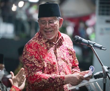 Sosok Abdul Gani Kasuba saat menyapa dengan warga