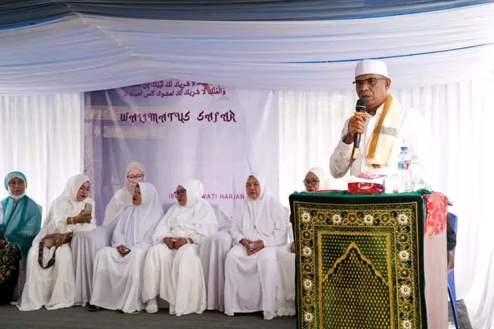 Dr. Kasman Hi. Ahmad Saat Walimatul Safar di Kediaman Ibu Ermawati Harian Malifut Halut (Foto/SF) 