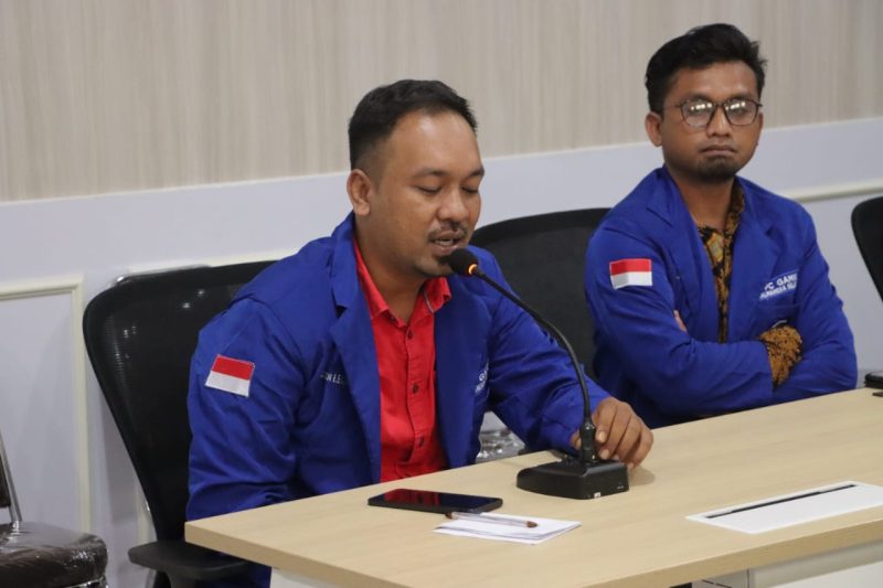 Pengurus Dewan Pimpinan Cabang Gerakan Angkatan Muda Kristen Indonesia, Ketua Van Constan E. E. Galouw & Sekretaris Sefnat Tagaku Pertemuan dengan Kapolres Halmahera Selatan (Foto/Sefnat) 