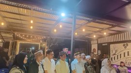 Dukungan Pemuda & Masyarakat Bacan Oleh Sultan Hidayat M. Syah Reses Perjuangkan Pemekaran Kota Bacan di Desa Mandaong Kec. Bacan Selatan Halmahera Selatan (Foto/Nalarsatu.com) 
