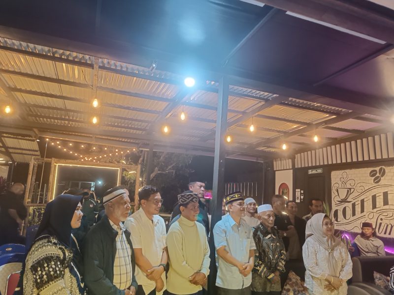 Dukungan Pemuda & Masyarakat Bacan Oleh Sultan Hidayat M. Syah Reses Perjuangkan Pemekaran Kota Bacan di Desa Mandaong Kec. Bacan Selatan Halmahera Selatan (Foto/Nalarsatu.com) 