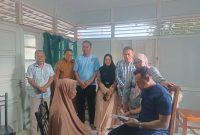 Tim Medis CJH Halmahera Selatan RSUD, Dinkes, Kemenag Dan DPRD saat Klarifikasi Vidio CJH di Rumah Mandaong Kec. Bacan Selatan, Halmahera Selatan (Foto/Nalarsatu.com) 