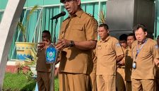 Dr. Kasman Hi. Ahmad Memberikan Sambutan saat Apel Senin, di Kantor Bupati (Foto/Nalarsatu) 