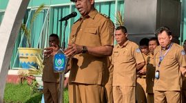 Dr. Kasman Hi. Ahmad Memberikan Sambutan saat Apel Senin, di Kantor Bupati (Foto/Nalarsatu) 