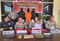 Kapolres Ternate, AKBP Anita Ratna Yulianto, S.I.K., M.H, & Kasat Resnarkoba Polres Ternate, IPTU Suherman S.Sos., M.H Konferensi Pers di dampingi Kasi Humas AKP Umar Kombong (Foto/Nalarsatu.com) 
