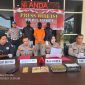 Kapolres Ternate, AKBP Anita Ratna Yulianto, S.I.K., M.H, & Kasat Resnarkoba Polres Ternate, IPTU Suherman S.Sos., M.H Konferensi Pers di dampingi Kasi Humas AKP Umar Kombong (Foto/Nalarsatu.com) 