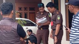 Kejari Halmahera Selatan Gledah Rumah Tersangka Korupsi (Foto/AM)