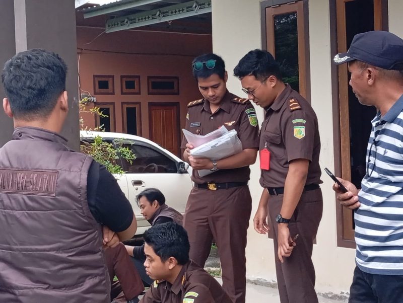 Kejari Halmahera Selatan Gledah Rumah Tersangka Korupsi (Foto/AM)