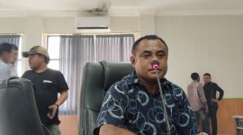 Ketua Barisan Rakyat Halmahera Selatan Adi Hi Adam di Ruang Banggar DPRD (Foto/Nalarsatu.com)