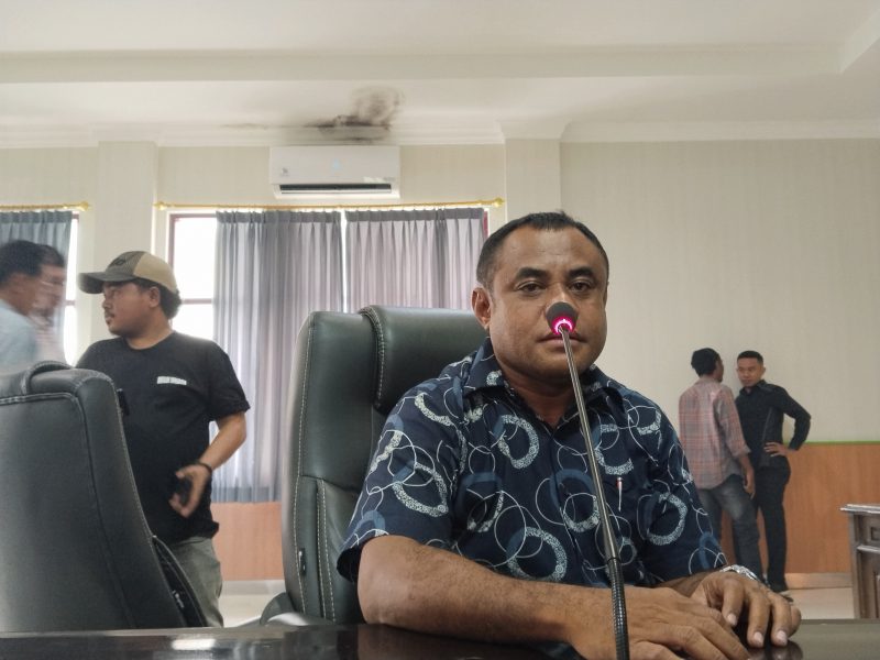 Ketua Barisan Rakyat Halmahera Selatan Adi Hi Adam di Ruang Banggar DPRD (Foto/Nalarsatu.com)