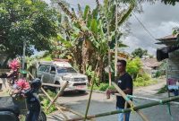 Tomy Nikolas Palang Jalan Tomori Perumahan Tamansari (Foto/Nalarsatu.com)