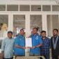 Penyerahan SK karateker DPD I KNPI Malut Isnain Bailusy Kepada DPD II KNPI Halsel Akbar Ahad di Caffe Bilqis (Foto/Nalarsatu.com)