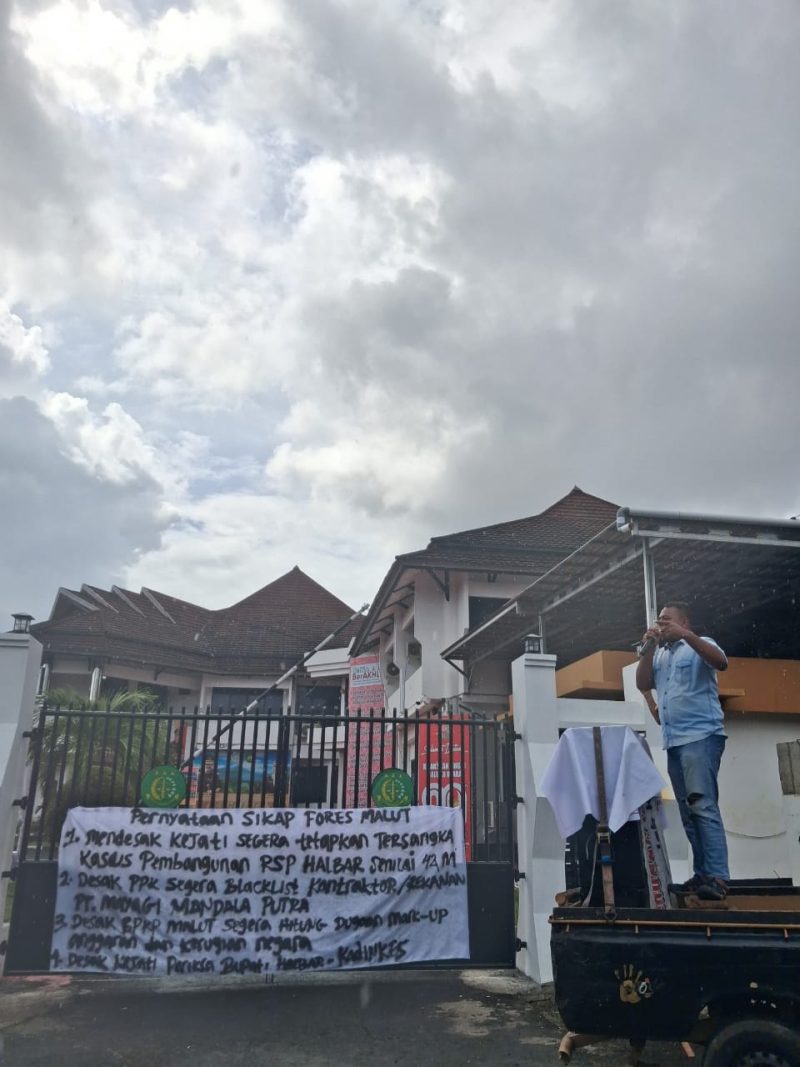 Fores Gelar Aksi Depan Kantor Kejati Malut (Foto/Yus)