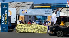 Front Pemuda Peduli Pembangunan Maluku Utara Menggelar Aksi di Depan BPJN Malut (Foto/Jus)