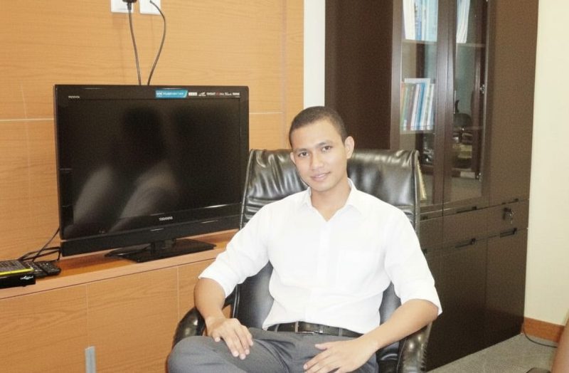 Aktivis buruh Maluku Utara, Billy Junaid Silawane, saat berada di Kantor Pusat Lembaga Bantuan Hukum (LBH) Jakarta, Jalan Diponegoro No. 74, Menteng, Jakarta Pusat, 3 Desember 2013. (Foto/BL)