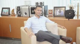 Billy Junaid Silawane, Aktivis Buruh Provinsi Maluku Utara, saat berada di Kantor Pusat Lembaga Bantuan Hukum (LBH) Jakarta, Menteng, Jalan Diponegoro No. 74, Jakarta Pusat, Selasa (3/12/2013). Foto arsip.