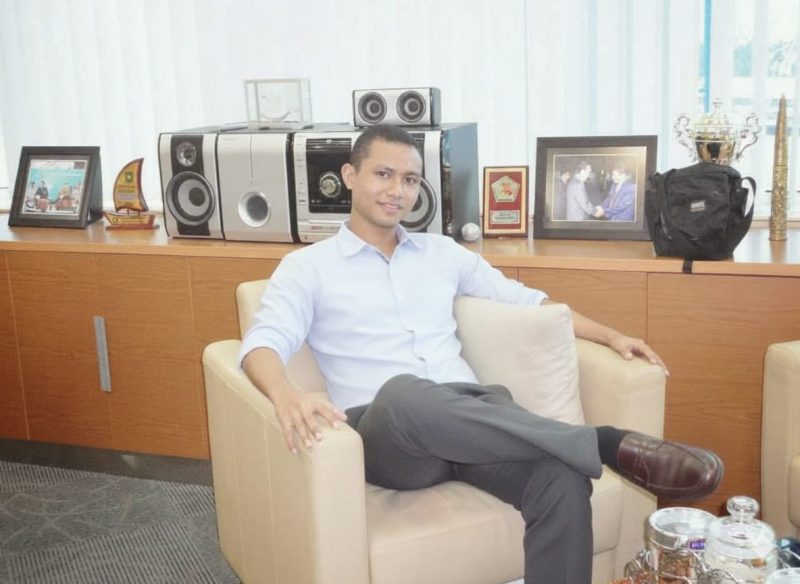 Billy Junaid Silawane, Aktivis Buruh Provinsi Maluku Utara, saat berada di Kantor Pusat Lembaga Bantuan Hukum (LBH) Jakarta, Menteng, Jalan Diponegoro No. 74, Jakarta Pusat, Selasa (3/12/2013). Foto arsip.