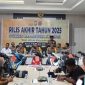 Kapolres Halmahera Selatan AKBP Hendra Gunawan menyampaikan keterangan kepada awak media saat Konferensi Pers Akhir Tahun 2025 di Aula Kantor Polres Halmahera Selatan, Rabu (31/12/2025). (Foto: Nalarsatu.com)