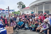 Wakil Bupati Halsel Helmi Umar Muksin menerima Jemaat GPM Maranatha Sayoang dalam Open House Kolele Tahun Baru di Desa Papaloang, Minggu (4/1/2026), sebagai wujud kebersamaan dan persaudaraan (Foto/Samuel)