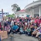 Wakil Bupati Halsel Helmi Umar Muksin menerima Jemaat GPM Maranatha Sayoang dalam Open House Kolele Tahun Baru di Desa Papaloang, Minggu (4/1/2026), sebagai wujud kebersamaan dan persaudaraan (Foto/Samuel)