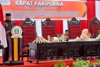 Bupati Halmahera Selatan, Hasan Ali Bassam Kasuba, menghadiri Rapat Paripurna ke-1 Masa Persidangan I Tahun 2026 DPRD Halmahera Selatan dalam agenda pengesahan dua Rancangan Peraturan Daerah (Ranperda) menjadi Perda di ruang sidang paripurna. (Foto/Ibnu)