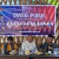 Mantan Pelaksana Tugas Kepala Dinas Pertambangan Kabupaten Halmahera Selatan pada masa pemerintahan Bupati Muhammad Kasuba, Lc, sekaligus Anggota DPRD Provinsi Maluku Utara Komisi II, Dr. Iksan Subur (tengah), didampingi Dr. Arwan M. Said (kiri), Amrul Doturu (kanan) selaku moderator, serta Dr. Fahrul Abdul Muhid, saat Dialog Publik bertema “Membangun Kepemimpinan Berbasis Nilai Agama, Kepedulian Sosial, dan Etika Lingkungan” (Foto/AM)