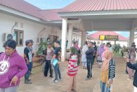 Warga datangi Kantor CSR Harita Group (Foto/Istimewa)