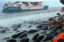 KM Intim Teratai kandas di perairan Pulau Makian, Maluku Utara, Selasa (17/2/2026) dini hari. Kapal yang mengangkut 144 penumpang tersebut dilaporkan selamat seluruhnya setelah proses evakuasi dilakukan ke Desa Sebelei, Makian Barat (Foto/Istimewa)