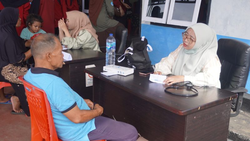 Upaya meningkatkan kapasitas masyarakat pesisir dalam menghadapi kondisi kegawatdaruratan terus dilakukan melalui sosialisasi dan pelatihan Bantuan Hidup Dasar (BHD) di Desa Obi Madapolo, Pulau Obi, Kabupaten Halmahera Selatan, Sabtu (14/6/2025). Istimewa