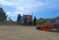 Sejumlah warga Desa Soligi, Kecamatan Obi Selatan, Kabupaten Halmahera Selatan, melakukan aksi pemalangan akses jalan menuju lokasi pembangunan fasilitas bandara di Pulau Obi sebagai bentuk protes atas dugaan sengketa lahan antara warga dan pihak perusahaan.