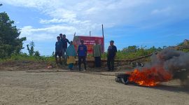 Sejumlah warga Desa Soligi, Kecamatan Obi Selatan, Kabupaten Halmahera Selatan, melakukan aksi pemalangan akses jalan menuju lokasi pembangunan fasilitas bandara di Pulau Obi sebagai bentuk protes atas dugaan sengketa lahan antara warga dan pihak perusahaan.