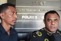 Ketua GMNI Halsel Munawir Mandar dan Ketua Barah Ady Hi. Adam bersama tim kuasa hukum saat memberikan pendampingan kepada Alimusu La Damili dalam proses pelaporan kasus sengketa lahan (Foto/Nalarsatu.com)