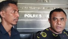 Ketua GMNI Halsel Munawir Mandar dan Ketua Barah Ady Hi. Adam bersama tim kuasa hukum saat memberikan pendampingan kepada Alimusu La Damili dalam proses pelaporan kasus sengketa lahan (Foto/Nalarsatu.com)