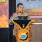 Kapolda Maluku Utara Brigjen Pol. Arif Budiman, S.I.K., M.H., saat menyampaikan Commander Wish dan arahan kepada seluruh jajaran personel Polda Maluku Utara di Aula Polres Ternate, Senin (25/5). Dalam arahannya, Kapolda menekankan profesionalisme, pelayanan humanis, serta dukungan penuh terhadap program nasional dan stabilitas kamtibmas di Maluku Utara. (Foto: Humas Polda Malut)