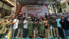 Pengurus dan anggota IARMI Maharuyung Jabodetabek berfoto bersama usai menggelar kegiatan bakti sosial bertema “Tebarkan Kepedulian, Ciptakan Kebersamaan” di Momen Kopi Aceh, Kramat, Jakarta Pusat, Kamis (28/5/2026). Dalam rangka menyemarakkan Hari Raya Iduladha 1447 H, kegiatan tersebut diisi dengan donor darah, pemeriksaan kesehatan gratis, santunan anak yatim, serta pembagian sembako dan daging kurban kepada masyarakat yang membutuhkan. (Foto: Istimewa/Nalarsatu.com)