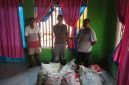 Penyerahan bantuan pupuk organik oleh PT Wijaya Kencana dan PT Poleko Yubarson kepada kelompok tani di Kecamatan Obi, Halmahera Selatan, Sabtu (30/5/2026). Bantuan tersebut merupakan bagian dari program tanggung jawab sosial perusahaan (CSR) untuk mendukung peningkatan produktivitas pertanian dan memperkuat ketahanan pangan masyarakat di wilayah sekitar operasional perusahaan. (Foto: Istimewa)