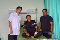 | Nalarsatu.com
Ketua Dewan Pembina Kerukunan Keluarga MAKAYOA Se-Jabodetabek, Ir. Nabil M. Salim (Ko Bul), menunjukkan kepedulian dan solidaritas sosial dengan membesuk warga MAKAYOA yang tengah menjalani perawatan di Rumah Sakit Citra Arafiq Bekasi, Jawa Barat.