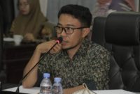 Anggota DPRD Halmahera Selatan dari Fraksi PKB, Junaidi Abusama, saat memberikan keterangan kepada wartawan. PKB mendorong pembentukan Pansus DPRD untuk mengusut berbagai persoalan di RSUD Labuha yang hingga kini belum terselesaikan, mulai dari Jaspel tenaga kesehatan hingga kualitas pelayanan kepada masyarakat (Nalarsatu.com)