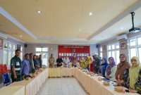 Ketua dan anggota Komisi I DPRD Kabupaten Halmahera Selatan saat melakukan konsultasi dan studi tata kelola BLUD di RSUD dr. H. Chasan Boesoirie Provinsi Maluku Utara, Kamis (11/6). Kunjungan tersebut bertujuan memperdalam pemahaman terkait pengelolaan dana Jasa Pelayanan (Jaspel) tenaga kesehatan serta mencari referensi penyelesaian persoalan pembayaran Jaspel di RSUD Labuha. (Foto: Istimewa)